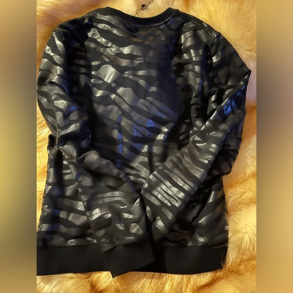 - Kenzo animal print sweatshirt size medium black cotton